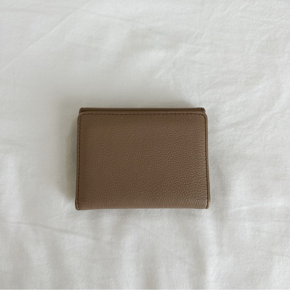 PRADA Vitello Grain Compact Wallet in Cammeo - Picture 5 of 9
